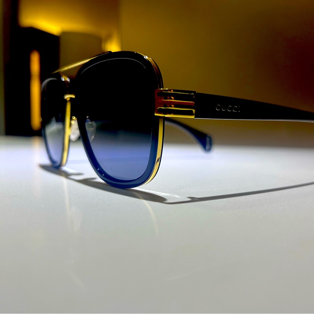 Gucci Aviators.